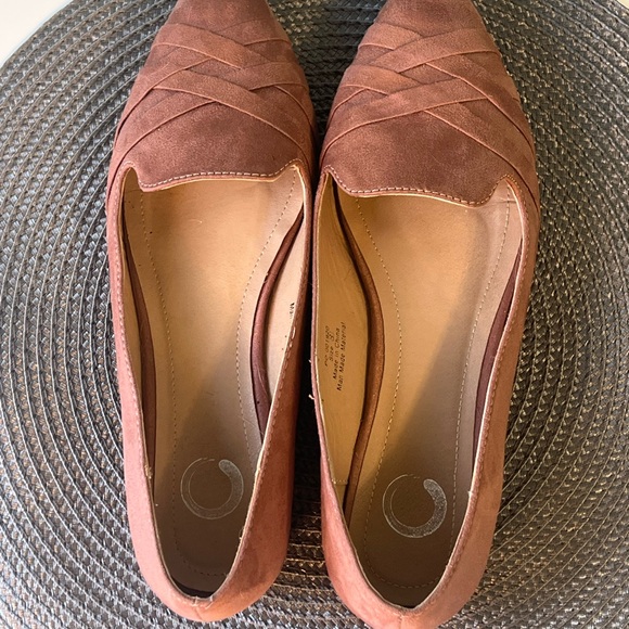 Journee Dusty Rose Suede Criss-Cross Flats - Picture 6 of 8
